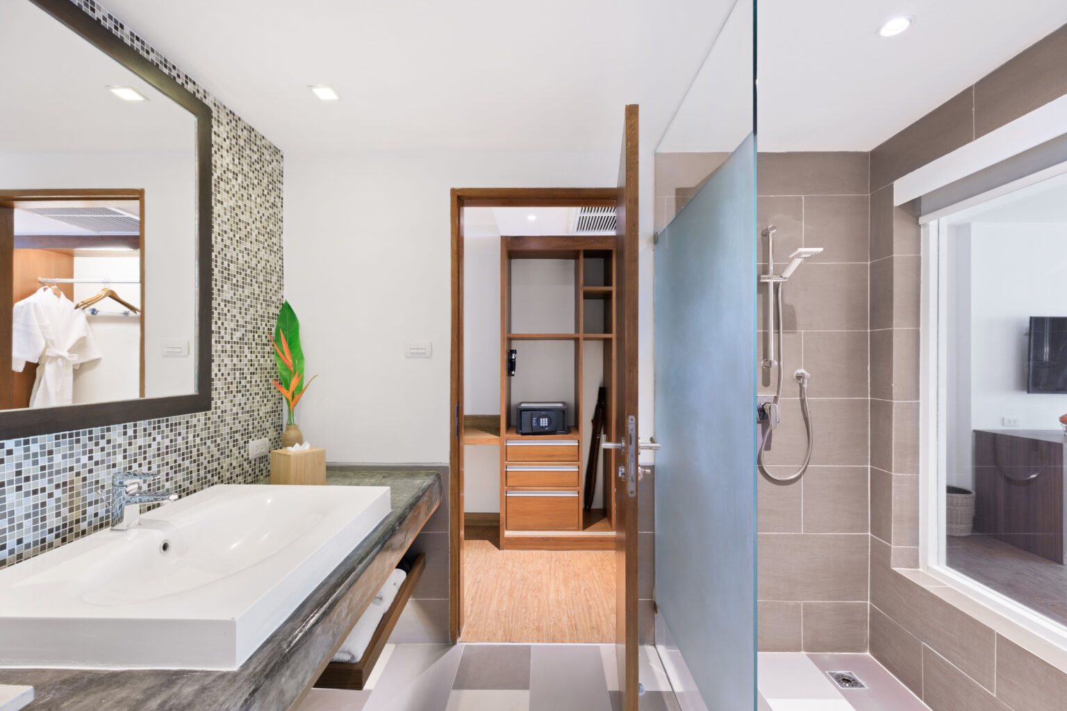 outrigger-khao-lak-beach-resort-deluxe-garden-balcony-bathroom-4