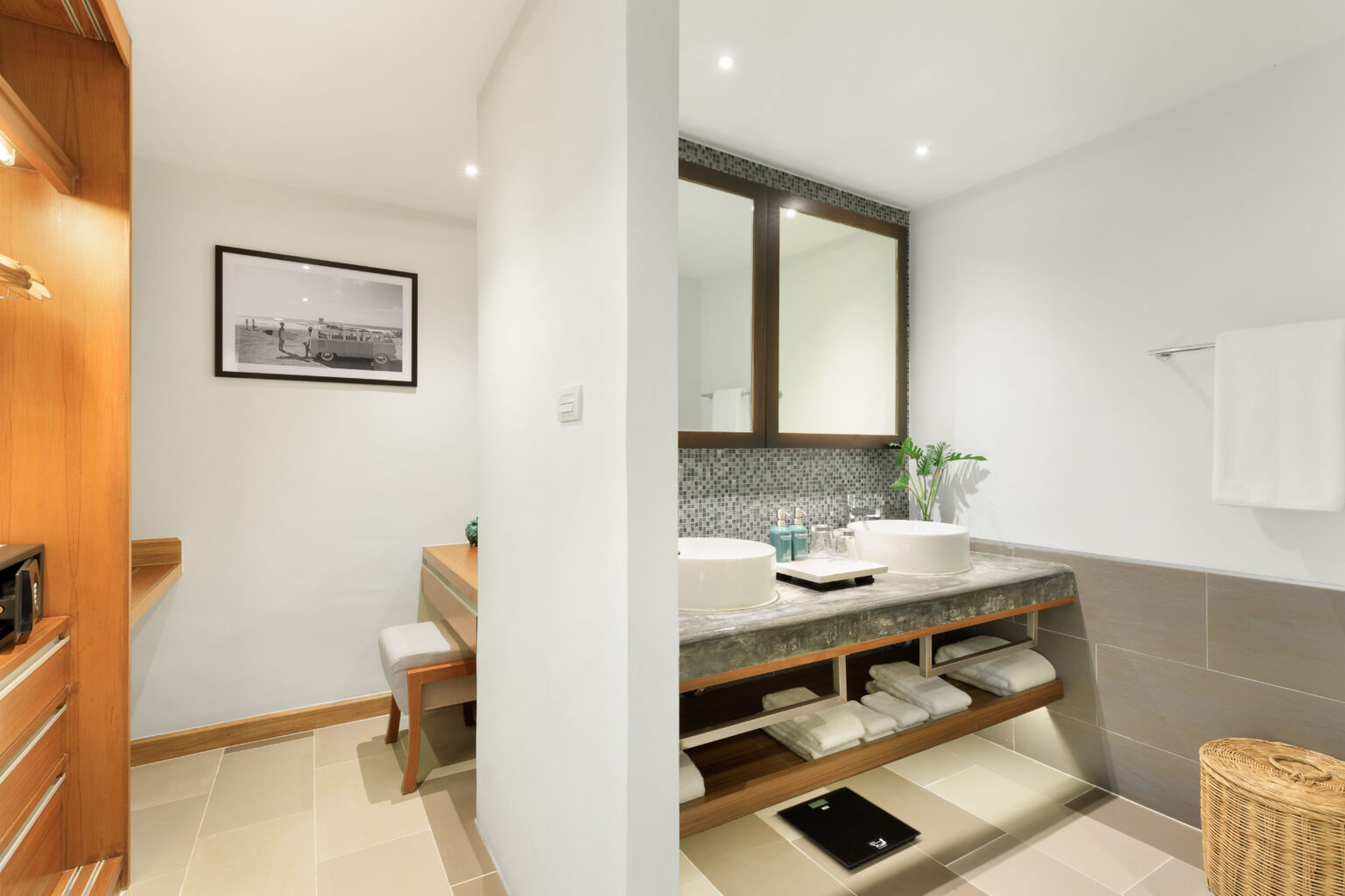 outrigger-khao-lak-beach-resort-garden-suite-1-king-bathroom-2